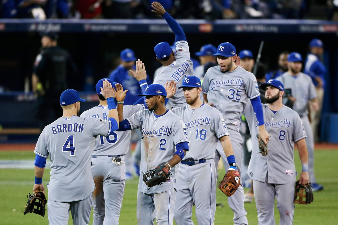 Royals despluman a Azulejos y se van arriba