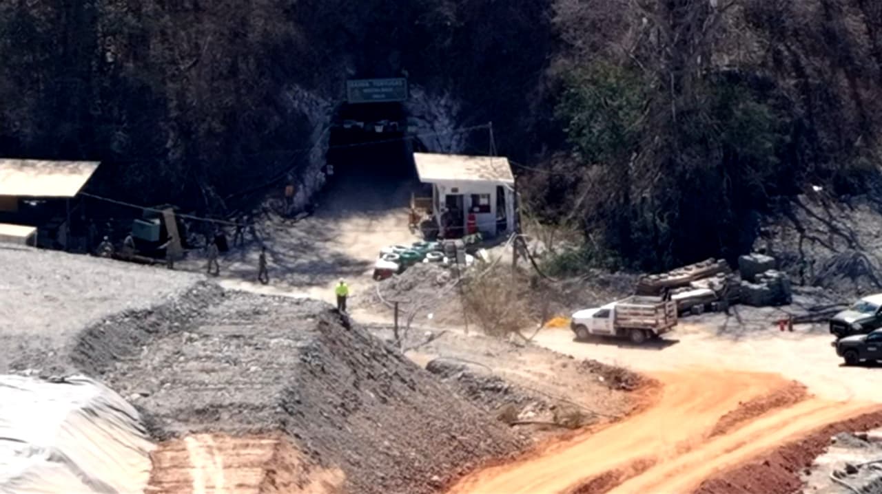 VIDEO: Así se ve desde el aire mina en México donde buscan a tres trabajadores atrapados bajo tierra