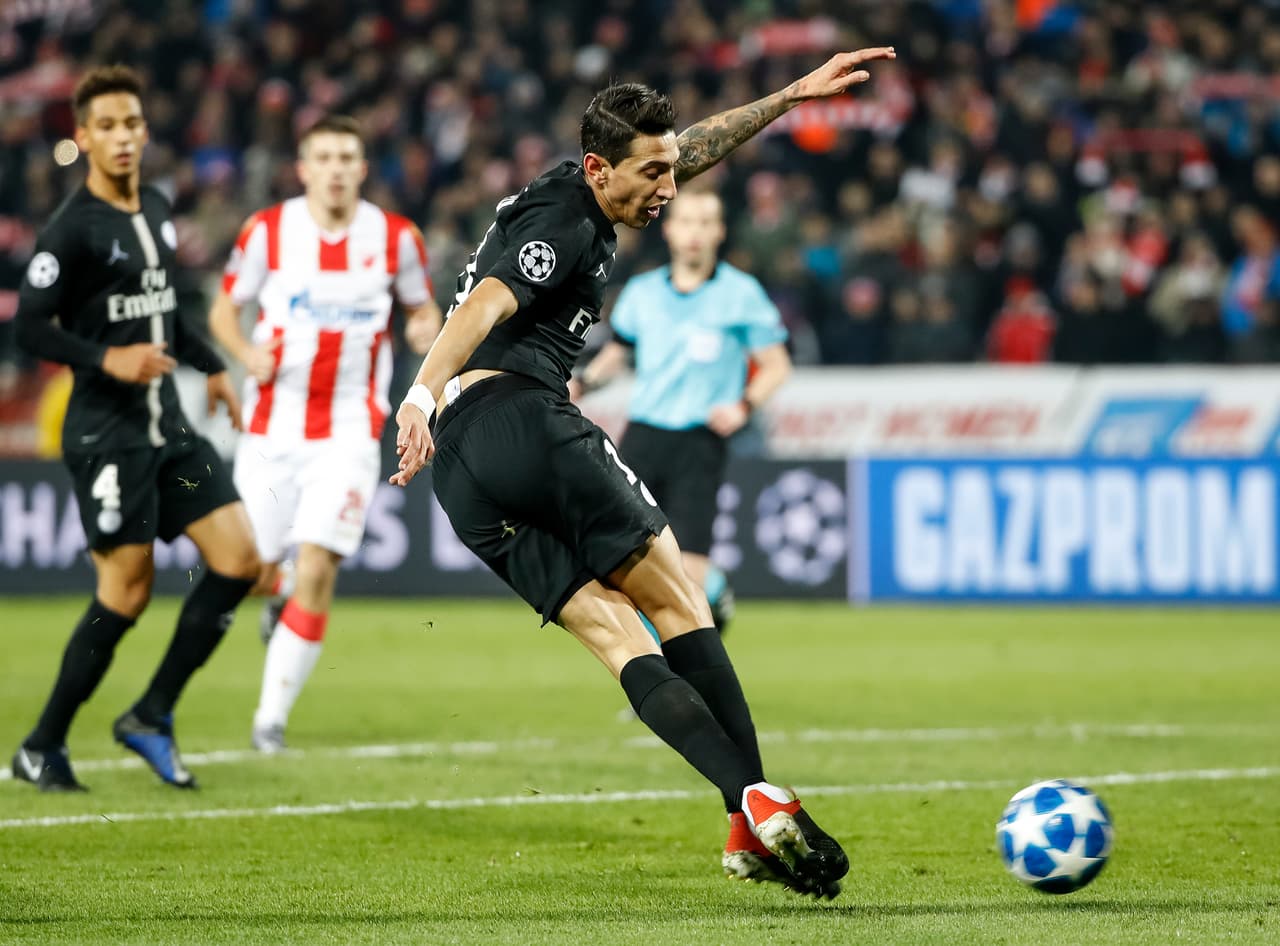 De pequeño, junto a su padre, vendió carbón y leña para ayudar con los gastos de la casa.