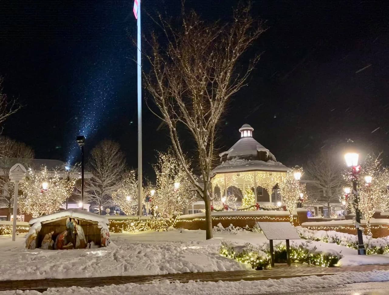 También puedes experimentar el Overly’s Country Christmas, un pueblo navideño emergente con tradiciones y comidas, cantarr villancicos, monta en un trineo tirado por caballos y maravillarte con las luces.
