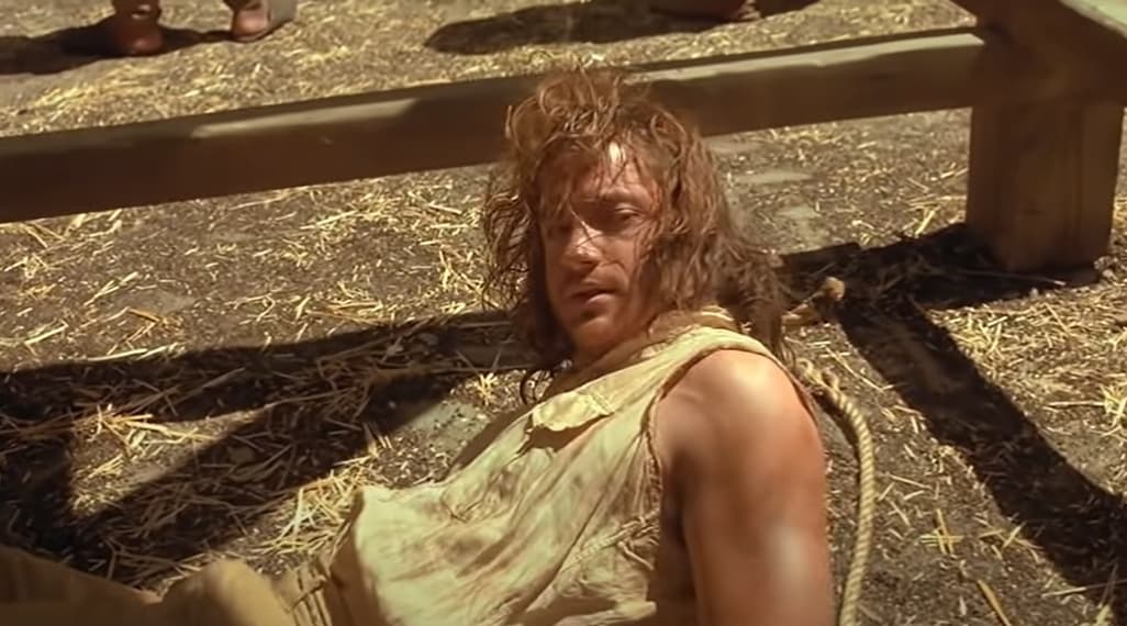 Fraser comentó que lo único que recuerda es que todo comenzó a dar vueltas, dejó de escuchar a las personas a su alrededor y solo veía un fondo negro con un punto blanco al final. Cuando recuperó la conciencia, lo primero que vió fue al médico del set, quien lo llamaba por su nombre y tomaba sus signos vitales.