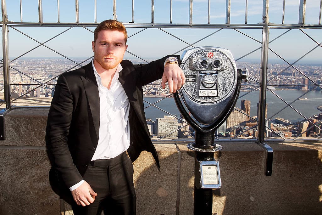 Fue a esa edad que conoció a José Reynoso su coach actual y quien le ha entrenado desde el principio en el difícil arte del boxeo. Fue él, precisamente, quien le puso el apodo de ‘Canelo’.