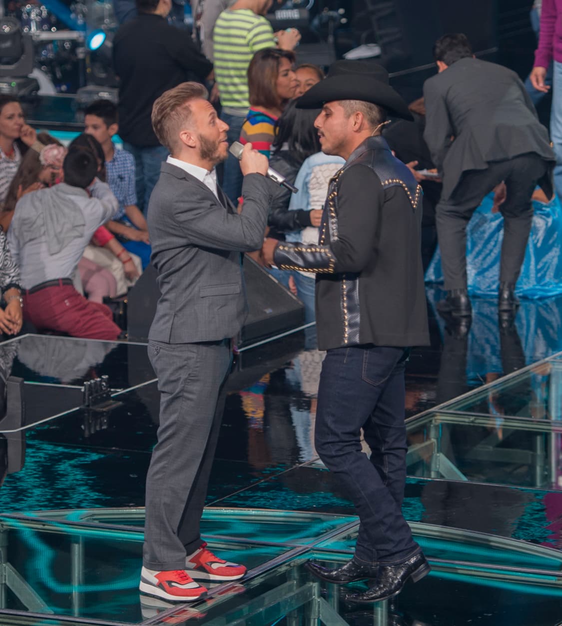 Gran lluvia de estrellas se dio cita, Carlos Rivera, Julión Álvarez, Ricardo Montaner, Moderatto, Kumbia All Starz y La Sonora Dinamita formaron parte de los musicales. La gran sorpresa de la noche fue el reencuentro de Pee Wee con los Kumbia All Starz, quien por desgracia fue el primer capitán eliminado junto con la Familia Gómez.