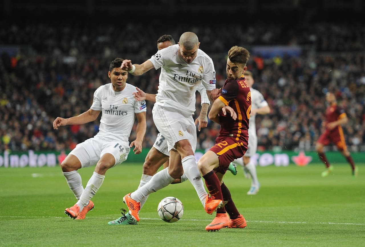 Pepe también imprimió su calidad en la zona defensiva donde no permitió los espacios y ayudó en labores de recuperación al contención Casemiro que igualmente dio un mejor partido para lo que venía jugando.