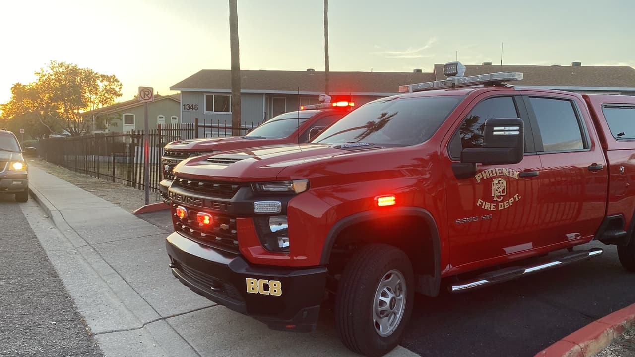 Hallan a dos niñas muertas y a su madre con múltiples heridas de cuchillo en una casa de Phoenix