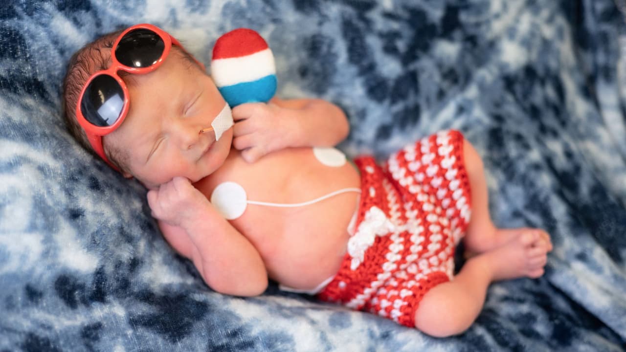 En un gesto conmovedor de alegría y apoyo, los 
<b>equipos de cuidados de la Unidad de Cuidados Intensivos Neonatales </b>(UCIN) de Texas Health han organizado 
<b>una celebración única del 4 de julio para los pequeños pacientes</b> que llenan de esperanza las familias.