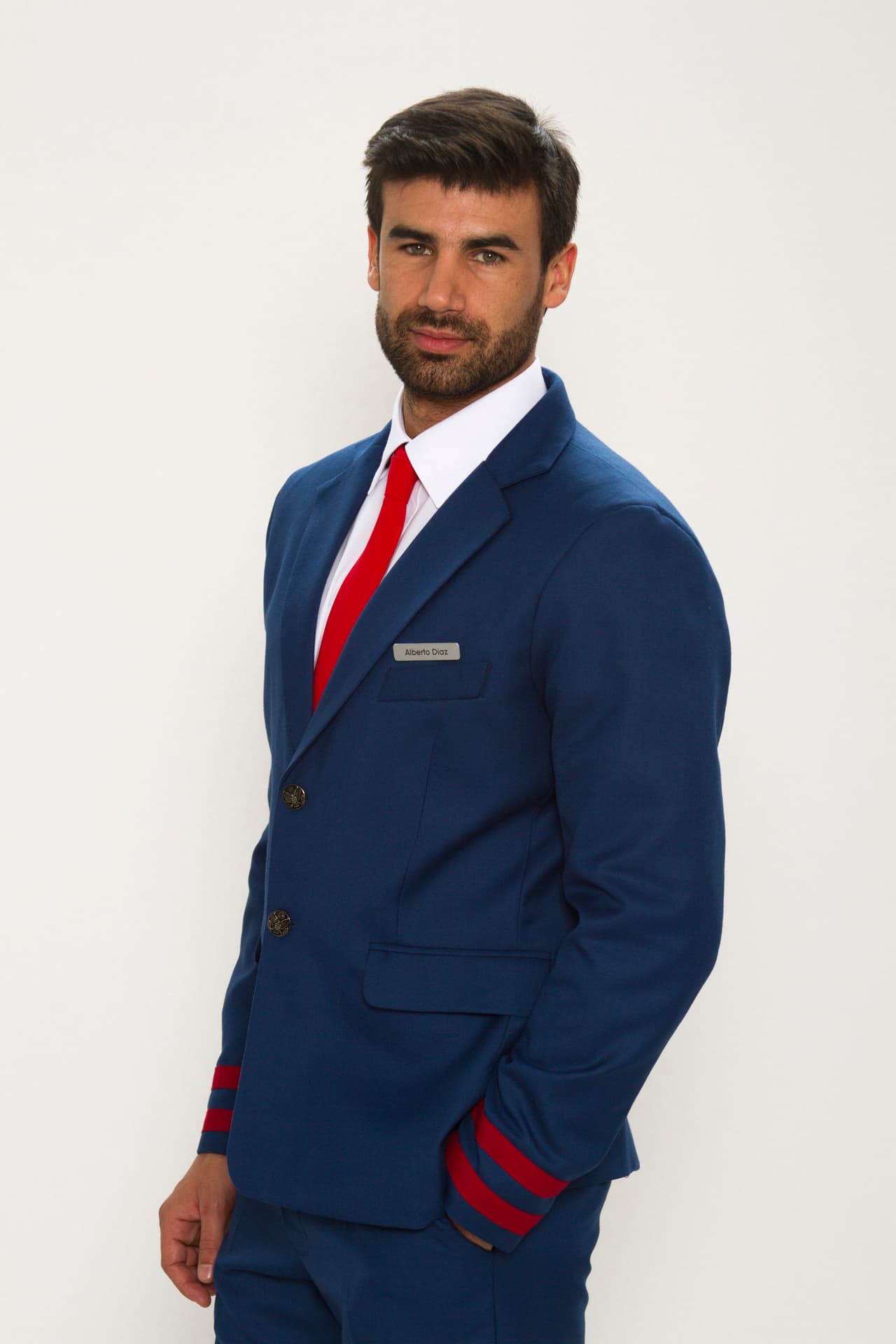 Este galán da vida a 'Dave', uno de los sobrecargos de la aerolínea 'Centroamérica Air'.