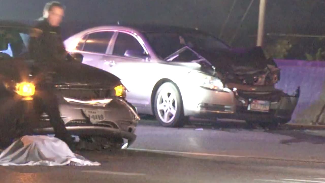 Al saltar del vehículo la mujer fue arrollada por otra conductora que se quedó en la escena y no estaba alcoholizada, señaló el portavoz de la policía.