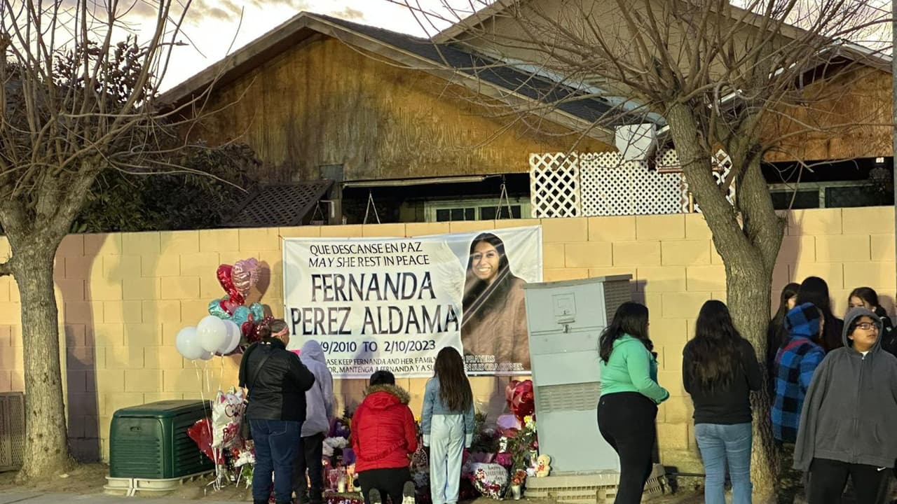 Desde muy temprano comenzó a llegar gente al homenaje a Fernanda.