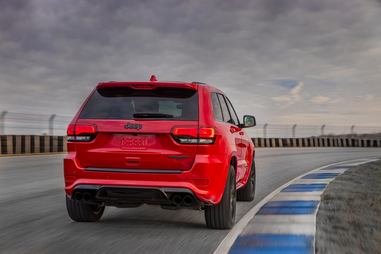 Naturalmente, la Jeep Grand Cherokee Trackhawk 2018 al ser la todoterreno más poderosa de la historia, también
<b>es la más rápida</b>.