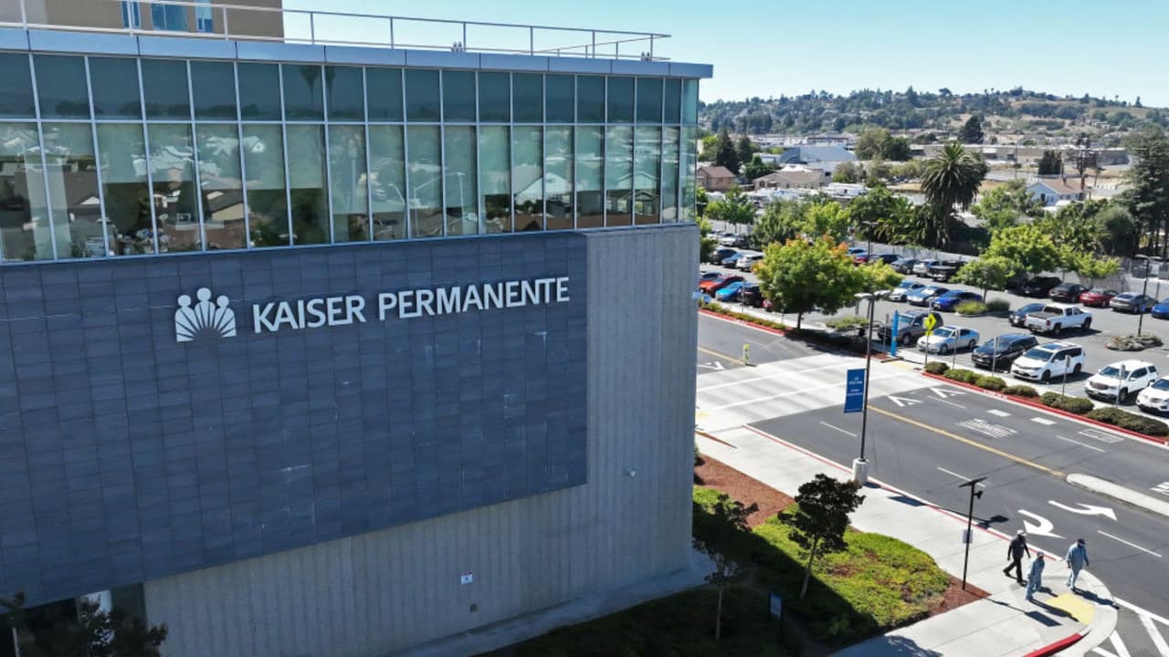 Miles de empleados del área de salud mental de Kaiser irán a huelga: estas son sus demandas
