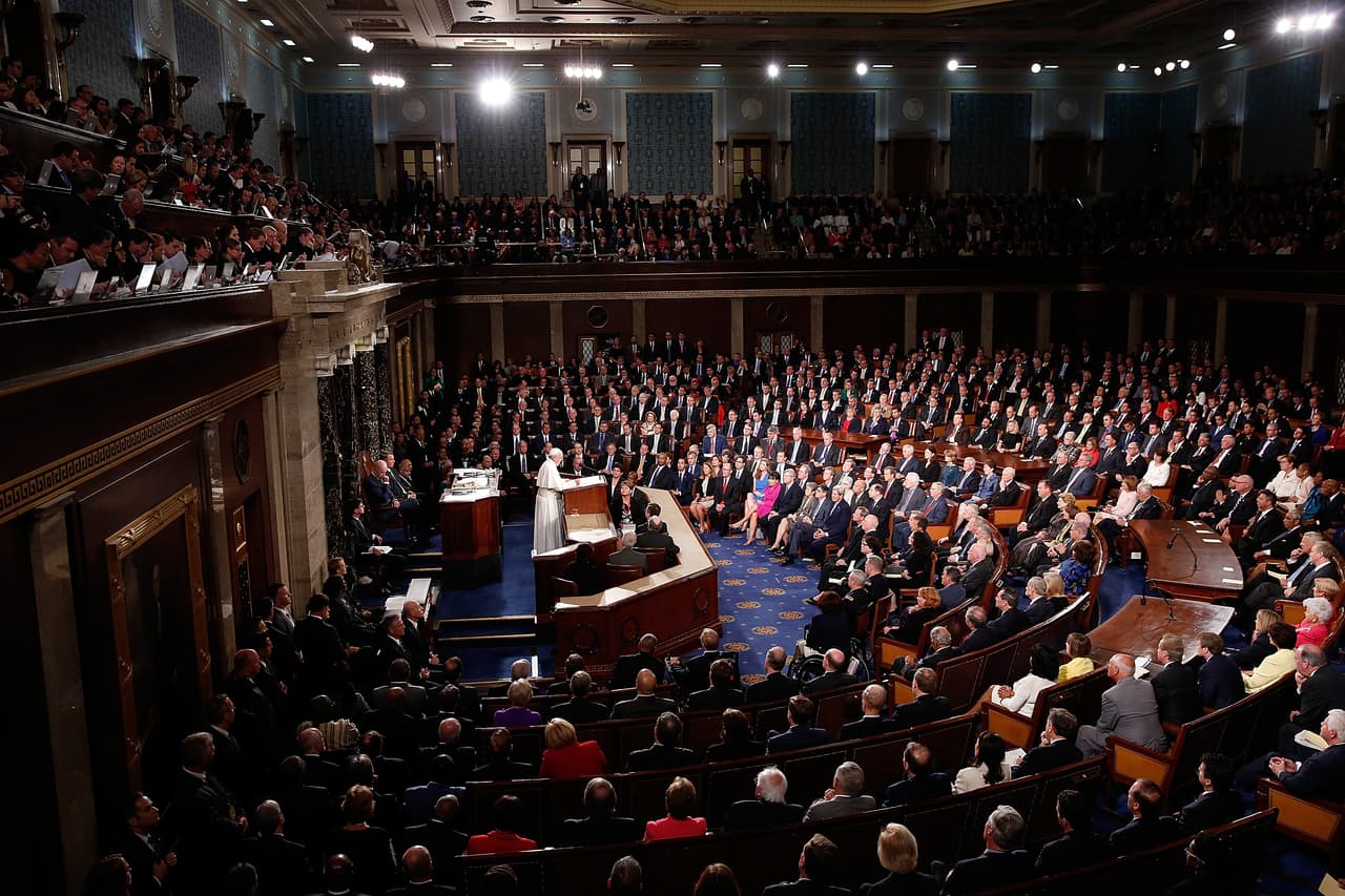 Asimismo, uno de los temas que más destacó fue el de los inmigrantes. Señaló que EU sigue siendo la tierra de los sueños para miles de estos.