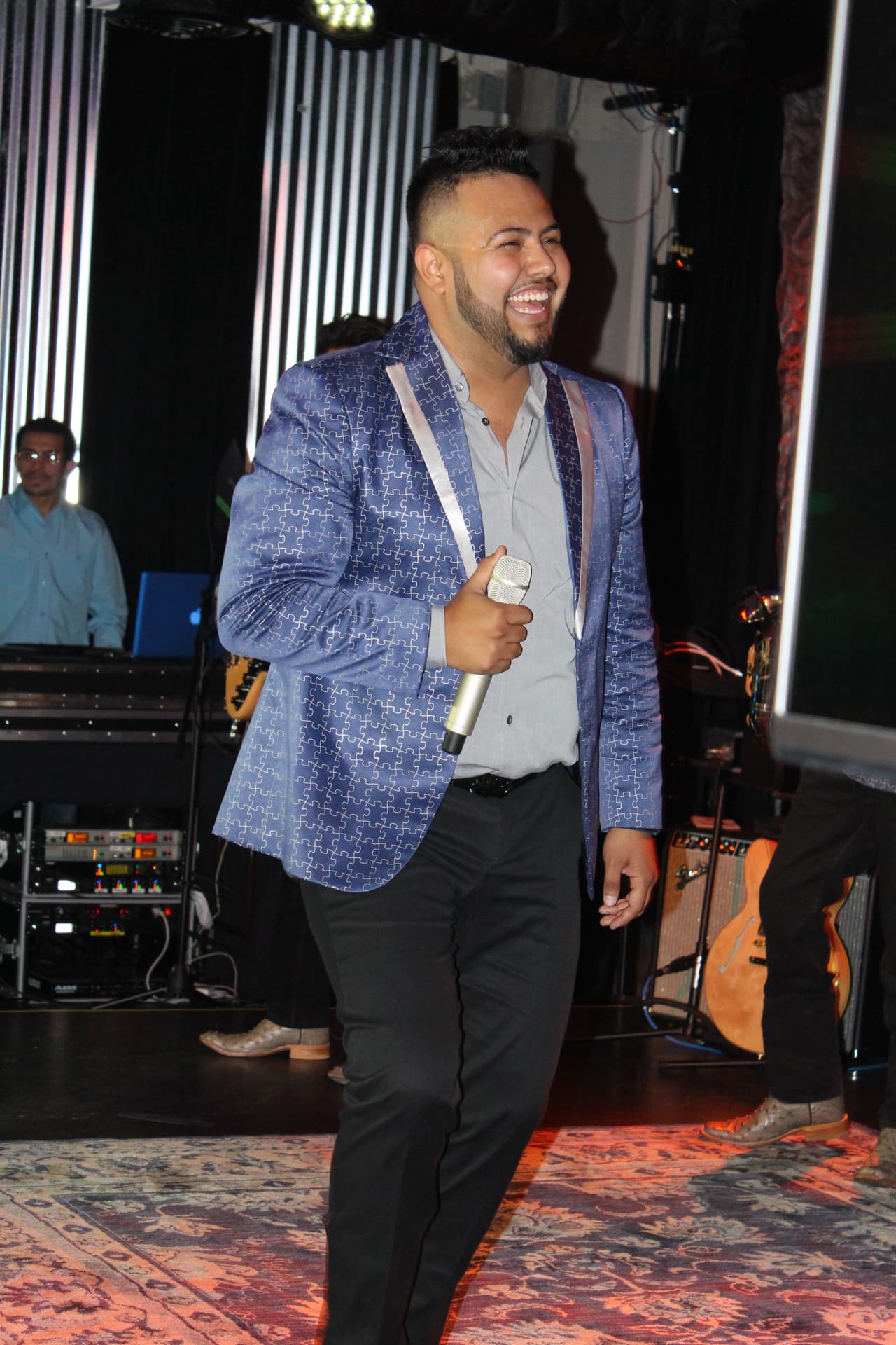 Cargados de mucha energía, los muchachos de Energía Norteña remecieron el Uforia Lounge