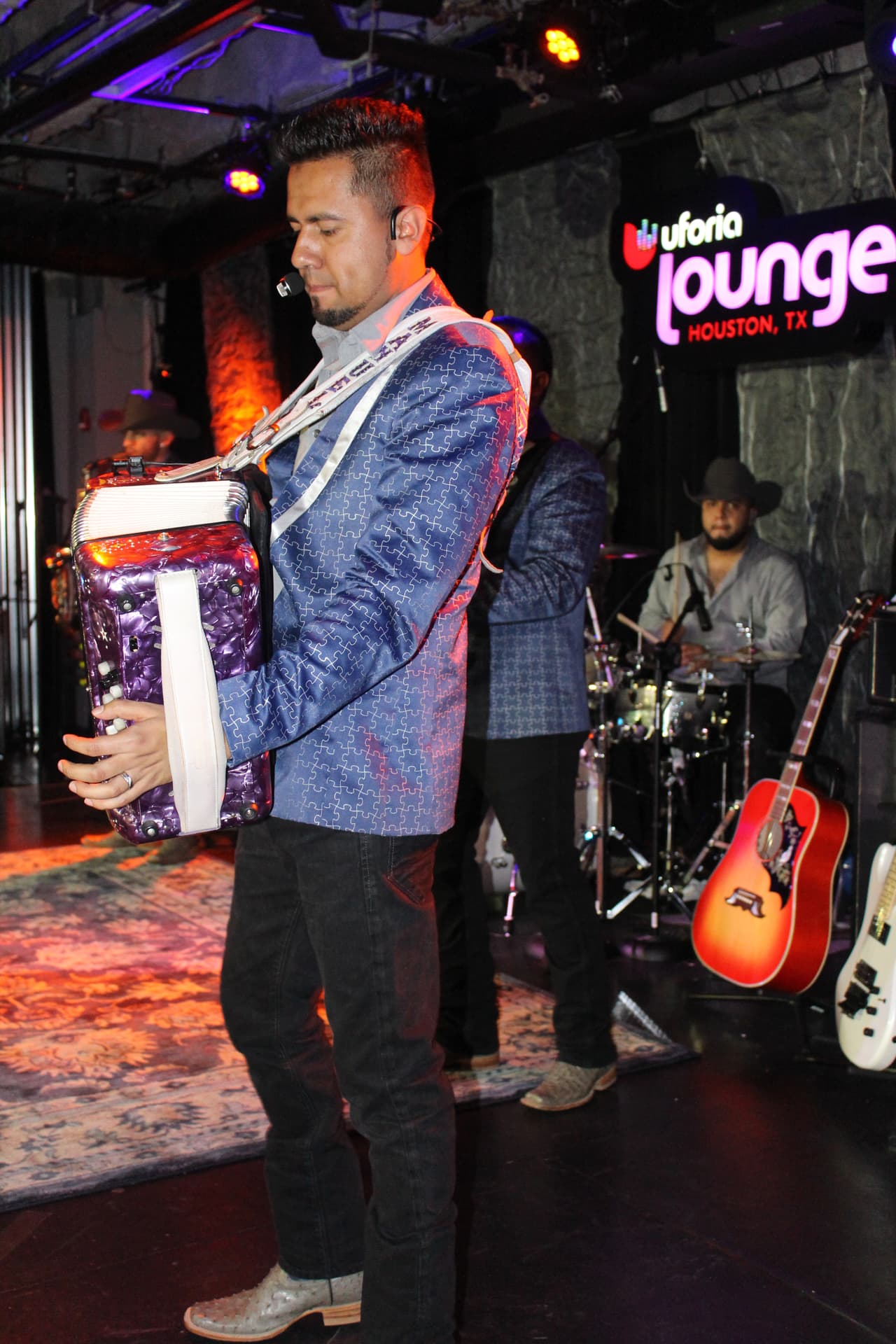 Cargados de mucha energía, los muchachos de Energía Norteña remecieron el Uforia Lounge