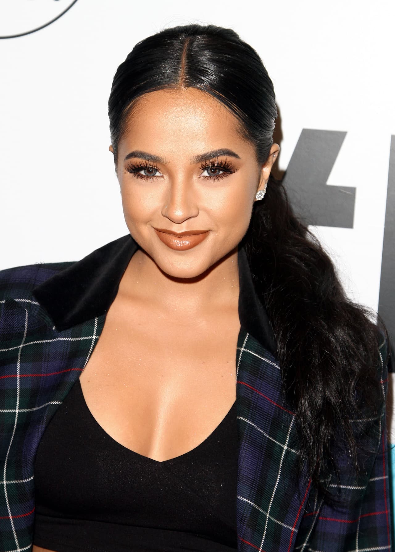 La cantante Becky G detalló en qué gasta sus 
<b><a href="https://www.univision.com/shows/el-gordo-y-la-flaca/becky-g-revela-como-los-hombres-del-reggaeton-recibieron-el-movimiento-girl-power-en-el-genero-urbano-video" target="_blank">ingresos monetarios</a></b>
<a href="https://www.univision.com/shows/el-gordo-y-la-flaca/becky-g-revela-como-los-hombres-del-reggaeton-recibieron-el-movimiento-girl-power-en-el-genero-urbano-video" target="_blank"> </a>como cantante.