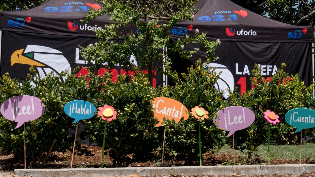 Familias del valle central visitaron los parques temáticos Playland y Storyland para disfrutar del Día de la Familia en Fresno.