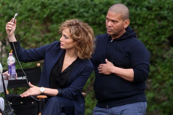 De un lado, del otro, por arriba y por abajo, así le gustan a JLo las selfies.