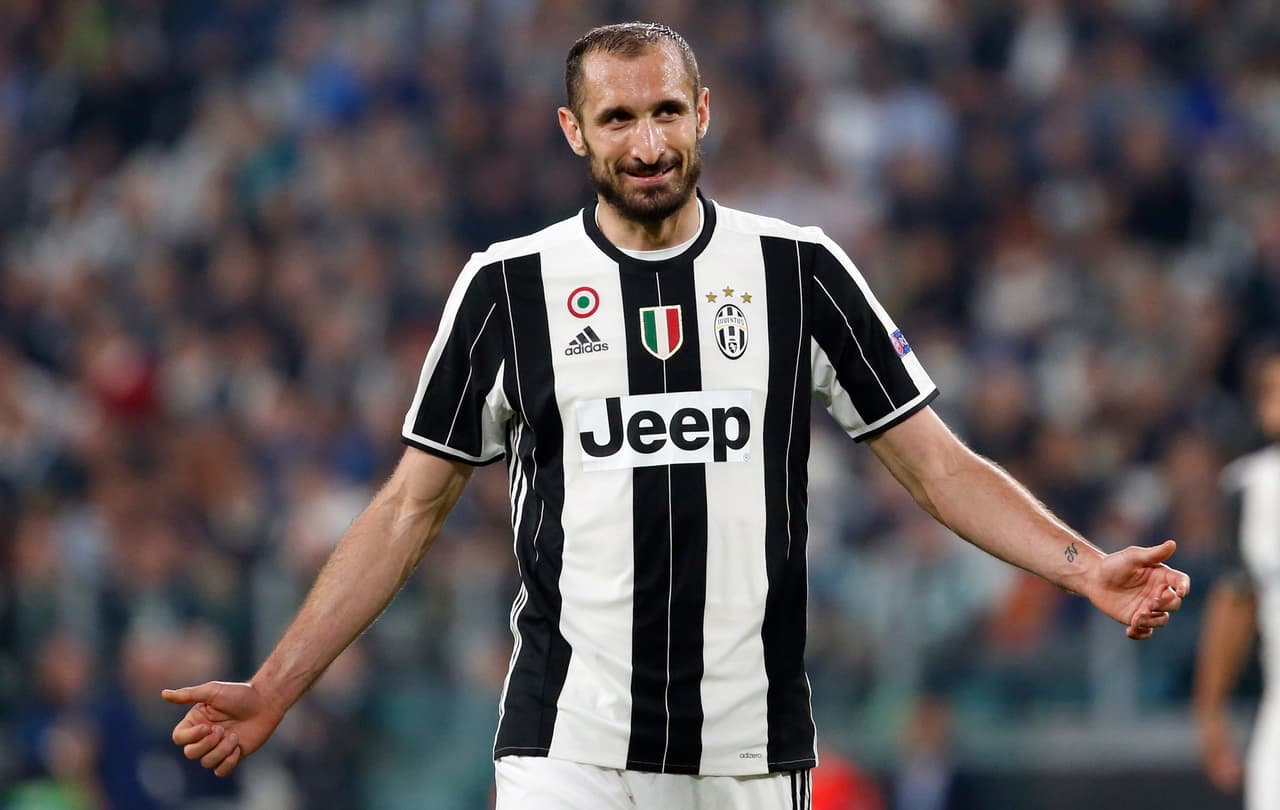 Giorgio Chiellini es un aguerrido defensa central de Juventus, que mientras ganaba la Copa y la Liga de Italia con su equipo lograba tambien títulos académicos.