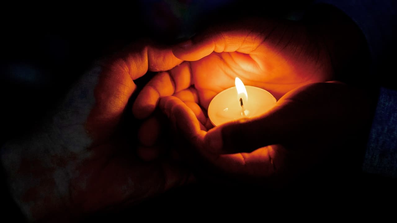 Comunidad celebra vigilia por bebé que murió al caer por una ventana en Bakersfield