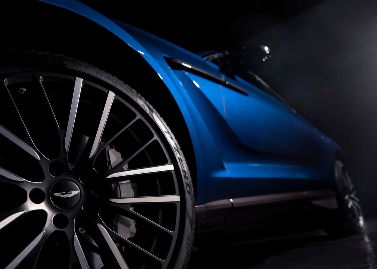 <br>¿Podría la DBX707 superar la marca de la Cayenne en Nürburgring? A los ejecutivos de Aston Martin les encantaría saberlo tanto a como a nosotros.
<br>