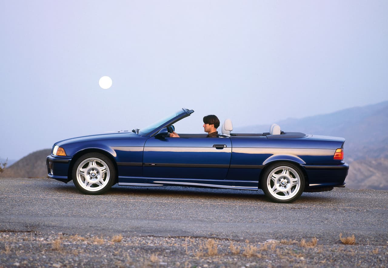 Durante los 7 años en los que se comercializó el M3 basado en el E36, BMW vendió cerca de 72,000 unidades. Por primera vez BMW ofreció una versión sedán de 4 puertas y un modelo convertible, los cuales llegaron para quedarse. Como siempre BMW exprimió la fama del M# con una serie de versiones especiales.