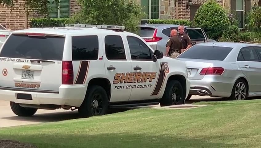 Muere menor de 3 años tras ser atropellada por el automóvil de su padre