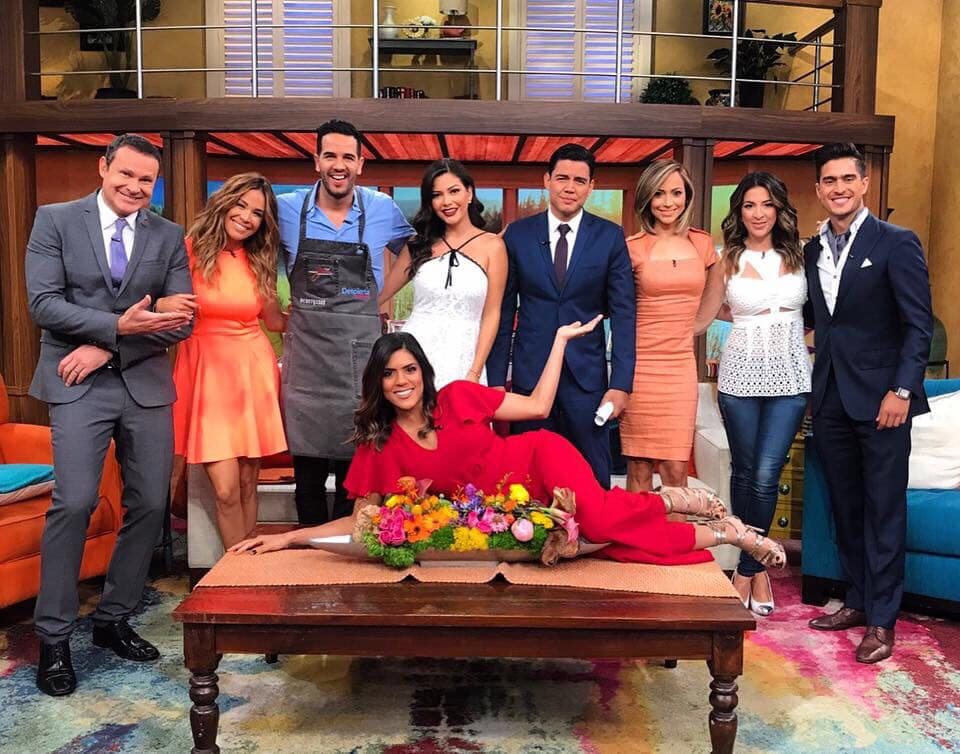 Ahora sí todos completos, los conductores de Despierta América dando la bienvenida a este lunes.