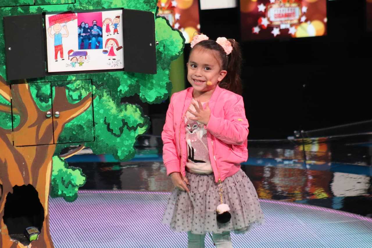 Y de hecho, la chiquitina también ha incursionado en la gimnasia olímpica. Es toda una belleza esta niña.