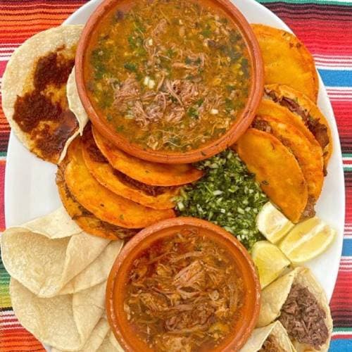 El sabor de la birria de 'La Cawita' conquistó paladares.