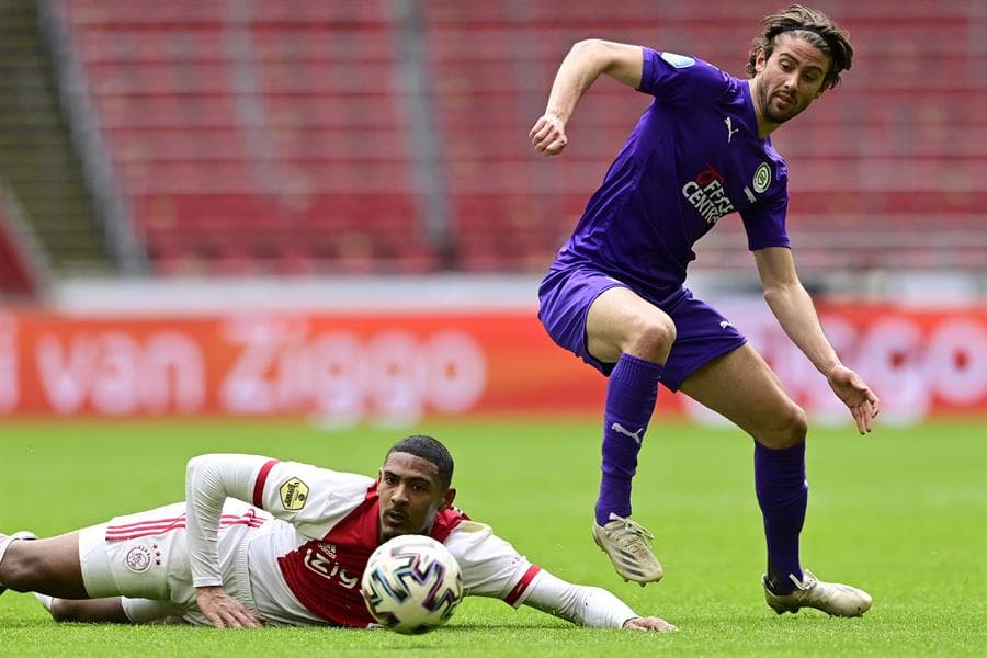 Ajax vence al Groningen 2-1 y el mexicano Edson Álvarez jugó los 90 minutos. Ryan Gravenberch, Sébastien Haller y Dusan Tadic fueron los encargados de llevar a la victoria a su equipo, donde Ahmed El Messaoudi hizo el gol en solitario en la Jornada 25 de la Eredivisie.