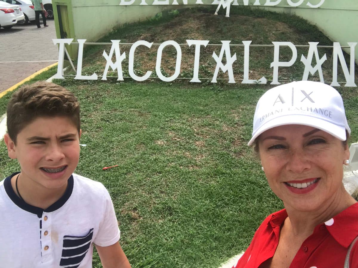 "Pues sí, soy yo la que está muy pendiente de ellos, te repito, lo disfruto al 100 por ciento, yo sí soy una mamá comprometida, a mí sí me da pena que existan mamás o papás que no están tan comprometidos con sus hijos, o les pese, 
<b>lo puedo entender, pero no lo puedo justificar</b>", reiteró.