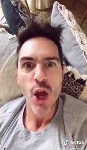 En cambio, Ochmann, de 42 años, ha estado más activo y hasta brincó a la plataforma Tik Tok. Sin embargo, sus contenidos no fueron del agrado de sus seguidores de Instagram.
<br>