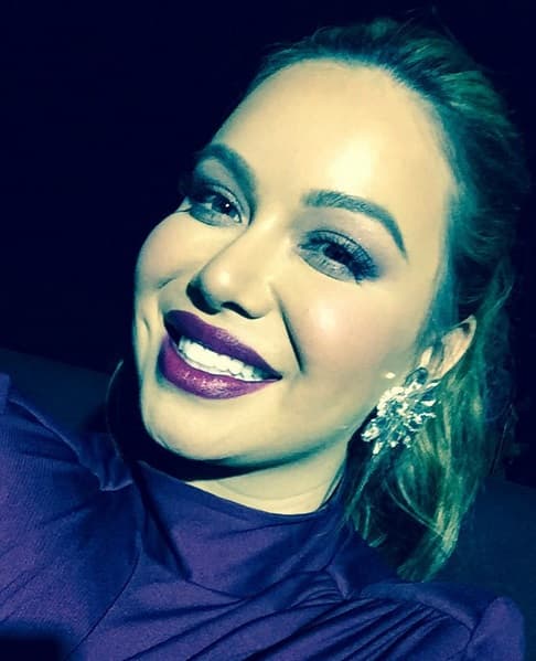 Chiquis Rivera llegó despampanante y súper maquillada a la gran noche de los Bandamax. Tan emocionada estaba que compartió esta selfie.