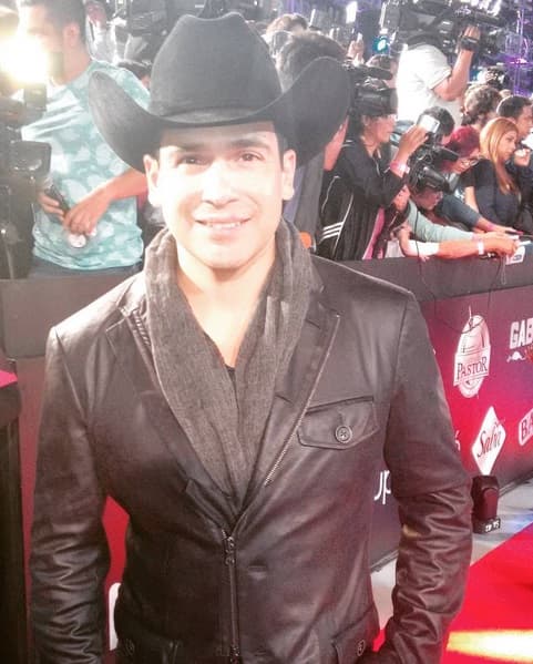 ¿Qué pasa con Bobby? Andaba un poco serio, pero no se escapó de tener su selfie.