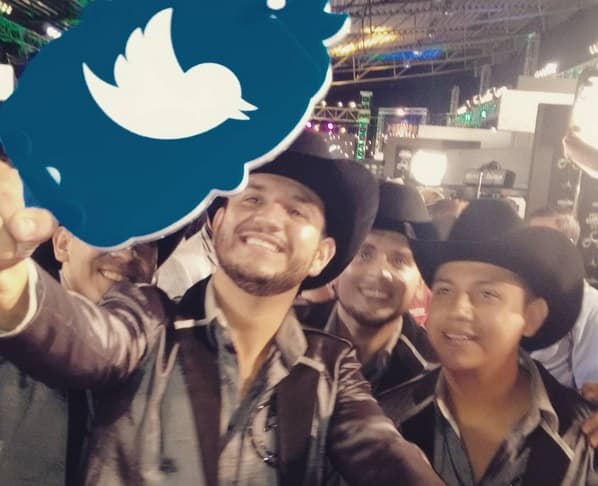 Calibre 50 fueron la sensación en la alfombra de Premios Bandamax, pero también en las redes sociales.