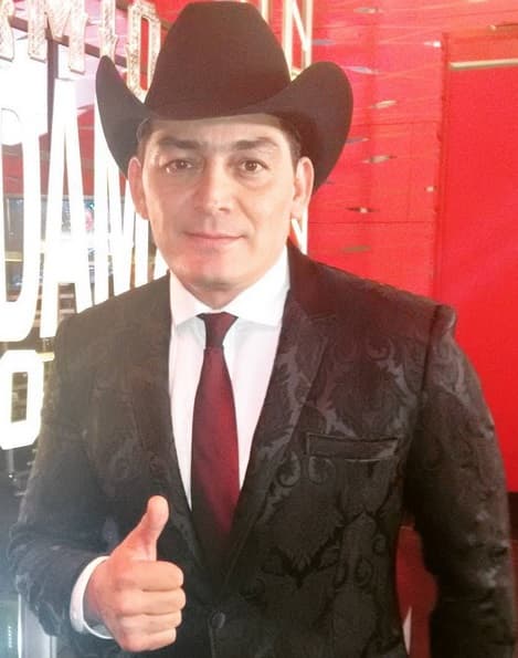 José Manuel Figueroa también posó para la colección de selfies de Bandamax.