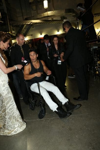 Pero el pobre hasta en silla de ruedas llegó porque traía un pie lastimado.