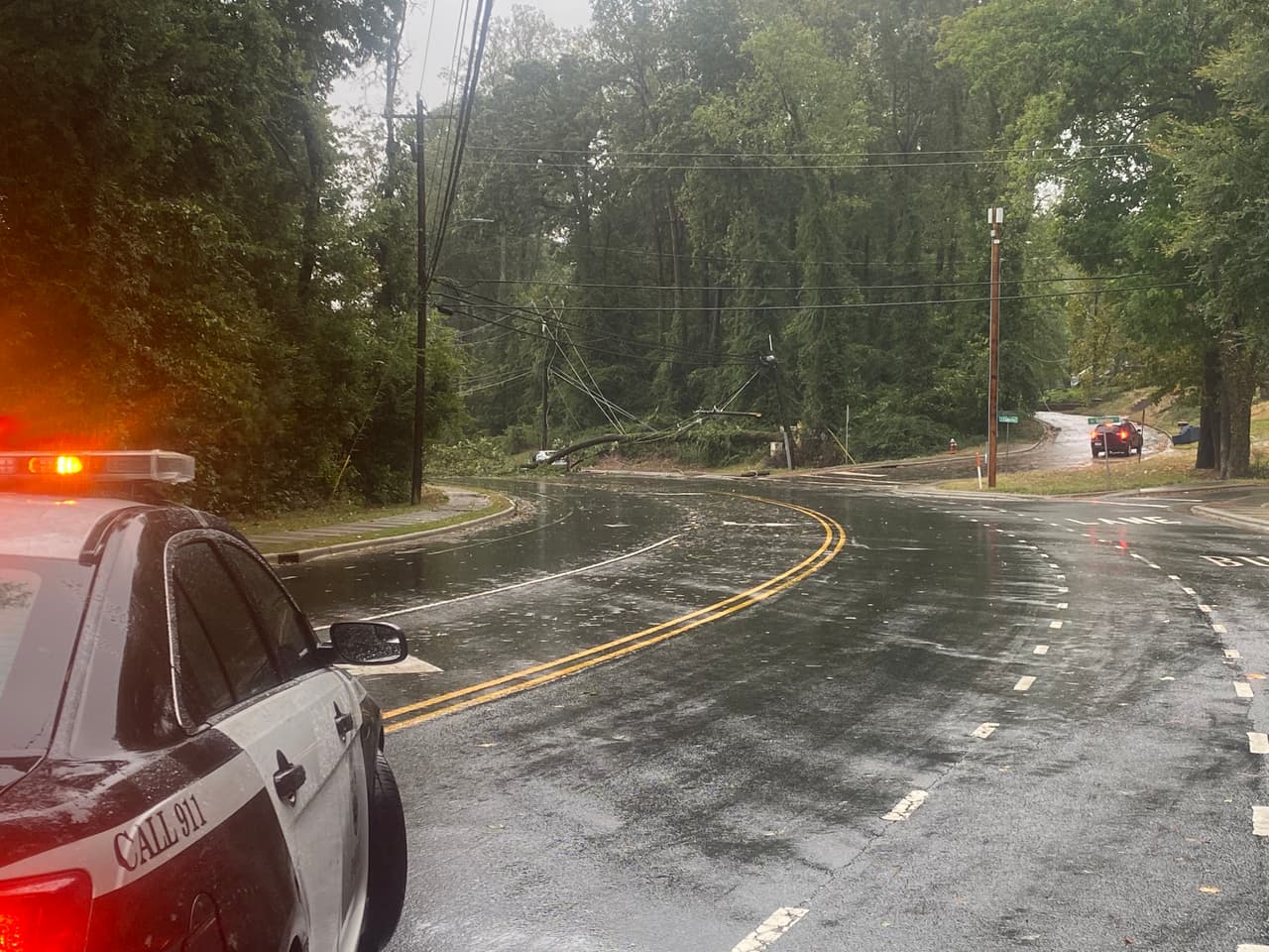 Ian ya se alejó de Carolina del Norte, pero 
<b>los períodos de lluvia y brisa permanecerán el fin de semana.</b>