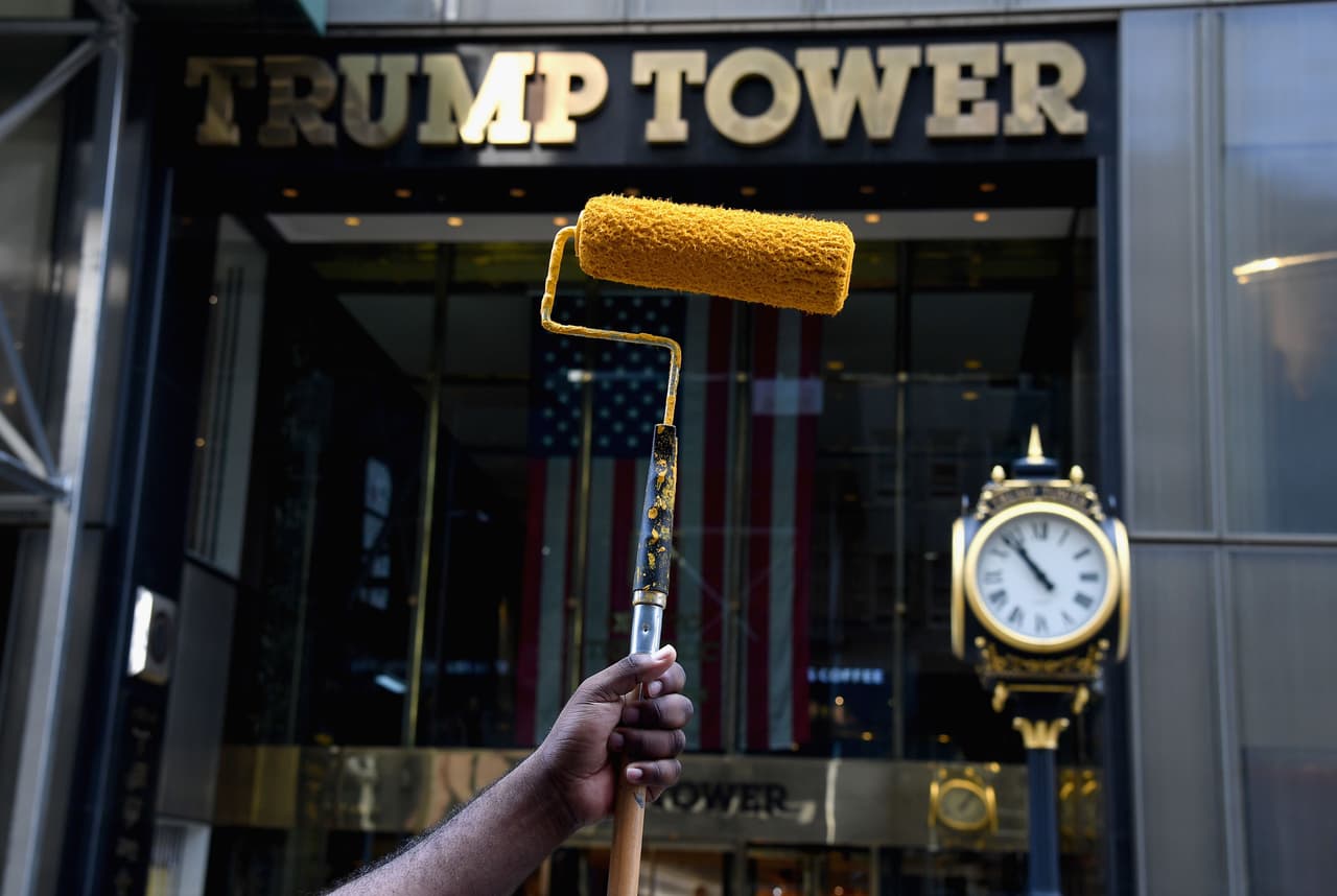 De Blasio respondió que 'Black Lives Matter' es "un movimiento para reconocer y proteger la vida de los negros".
<br>