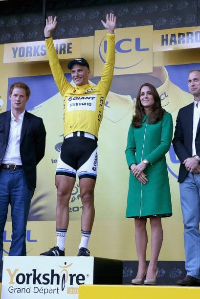 Y será la esposa del hijo del heredero de la corona británica quien entregue el primer maillot amarillo de líder de la carrera.