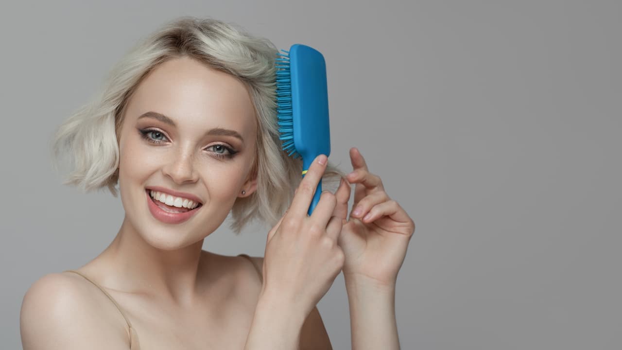 Corte bob corto y rizado