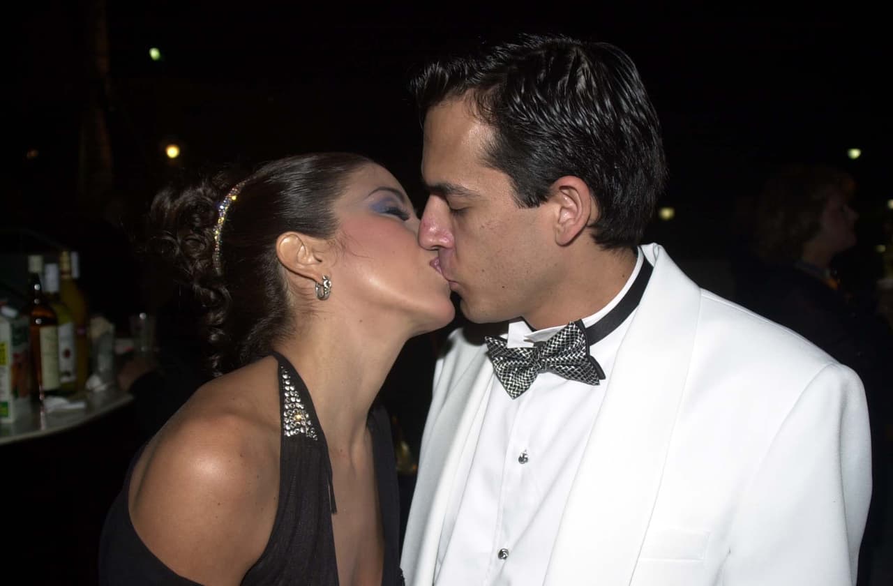 A lo largo de ese periodo, Pilar llegó al punto más alto de su carrera musical con el lanzamiento del disco 'Desahogo', de donde se desprendió el sencillo 'Quítame ese hombre'.