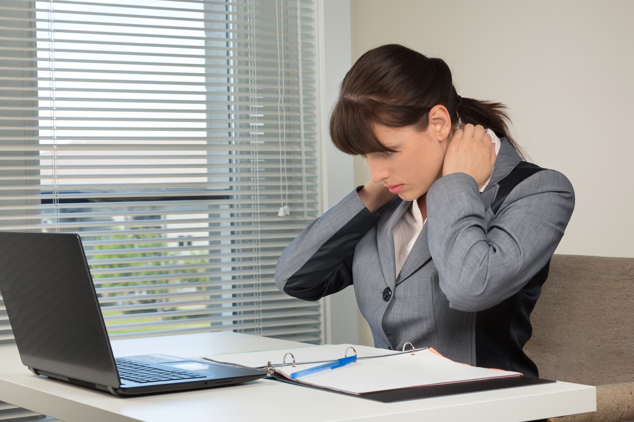 No dejes para última hora tus deberes laborales porque podrías complicarte y no disponer del tiempo suficiente para terminarlos bien y en ese caso terminarías haciendo algo chapucero con tal de acabarlo en la meta fijada.