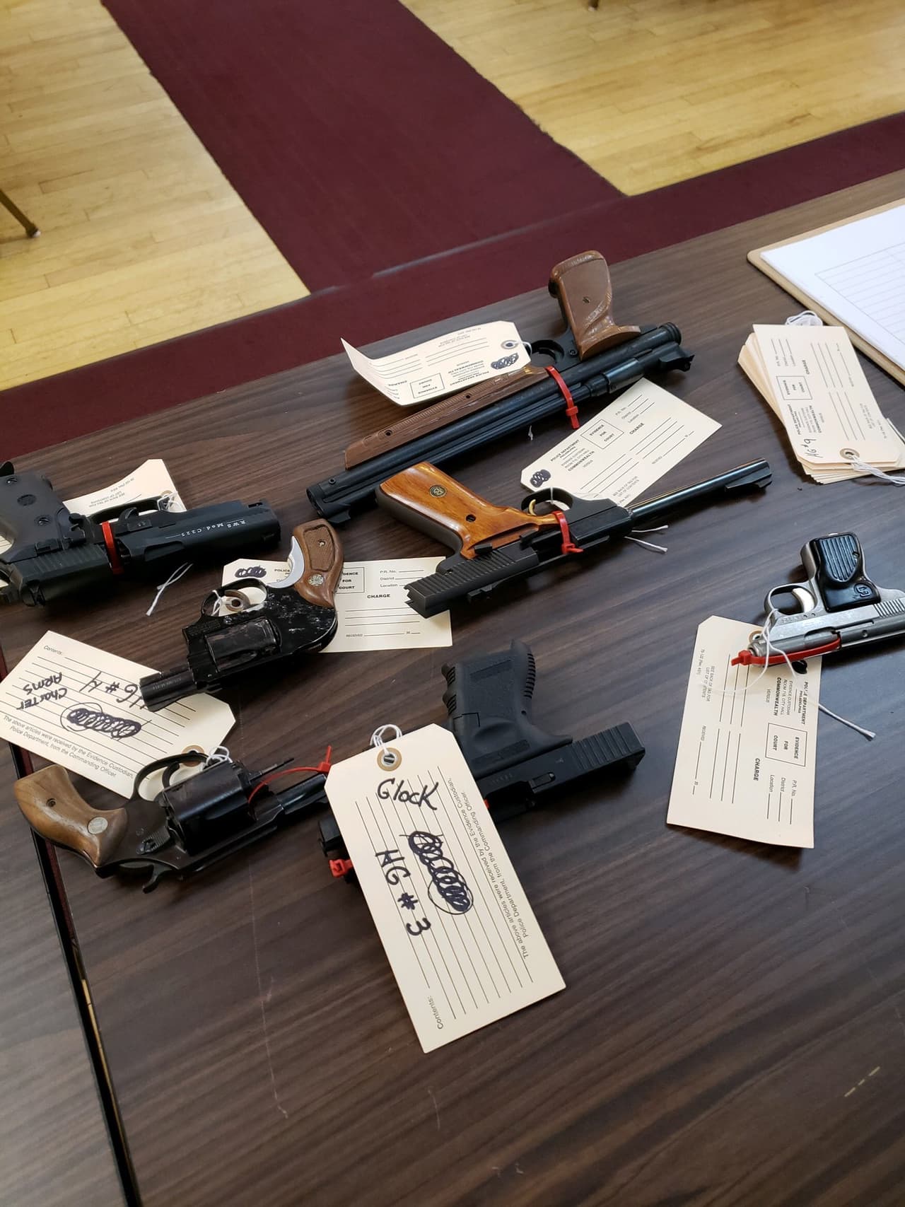 En el evento de entrega coluntaria se recogieron 18 armas.