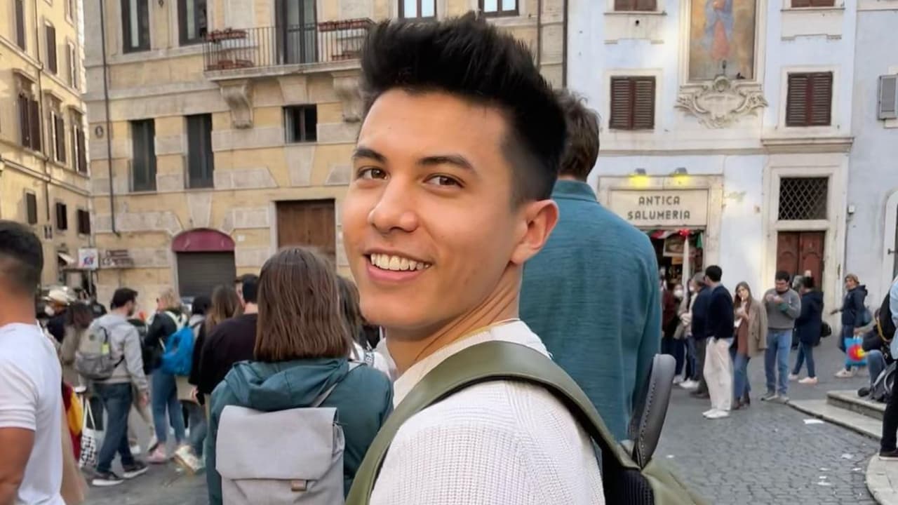 James Phoon es Harry Dankworth.