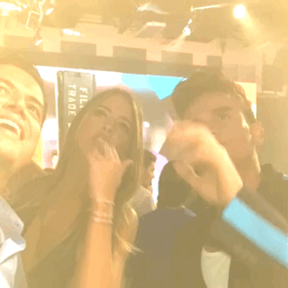 Pero Shannon se mostró con toda la actitud para disfrutar de esta premiación. Aquí, saludando al cantante colombiano Silvestre Dangond.