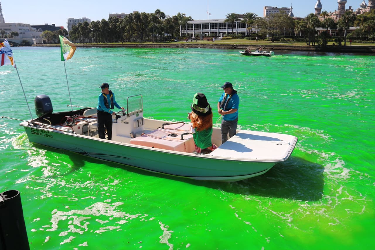 Prueban tinte en el río Hillsborough para el Día de San Patricio del 12 de marzo