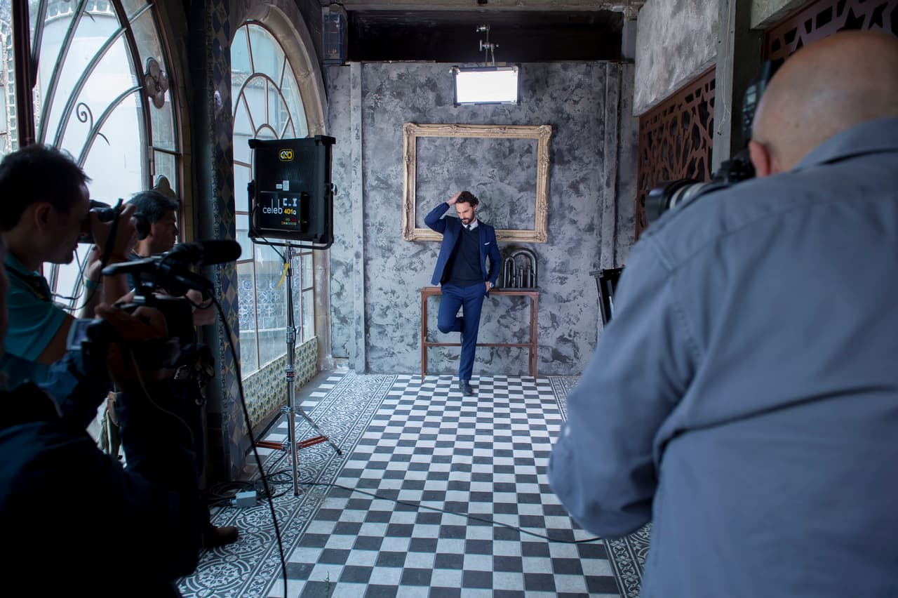 Iván es todo un galán, su faceta de modelo salió a la luz.