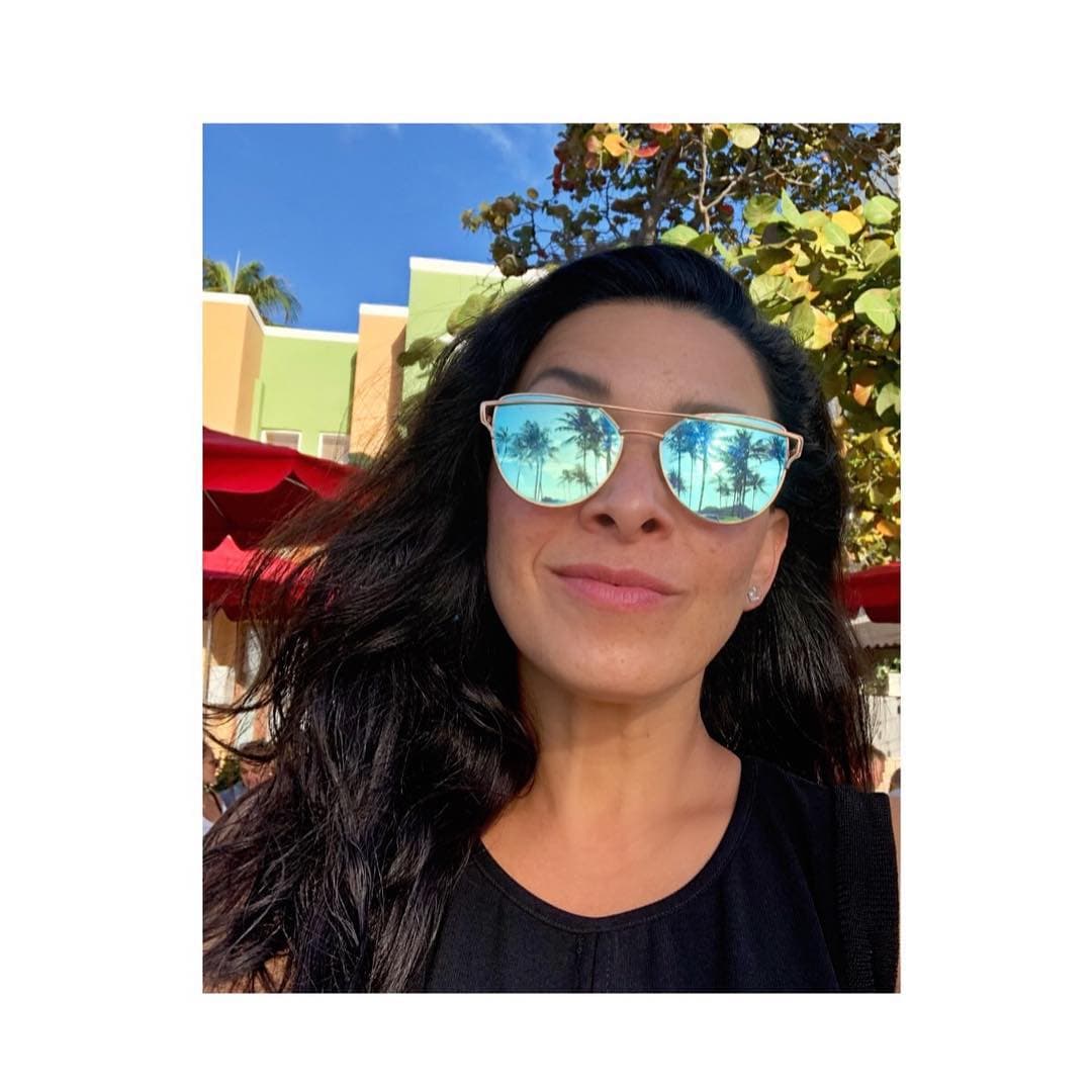 "Soy una mujer que tiene una relación con otra mujer y entre ellas tienen una hija. En este caso, ella (su pareja) es la que tuvo a la niña, entonces por ella haberla concebido no es mi hija consanguínea, a pesar de que yo la crié y he vivido con ella toda la vida, entonces ahí es donde surgen los problemas", mencionó Polanco.