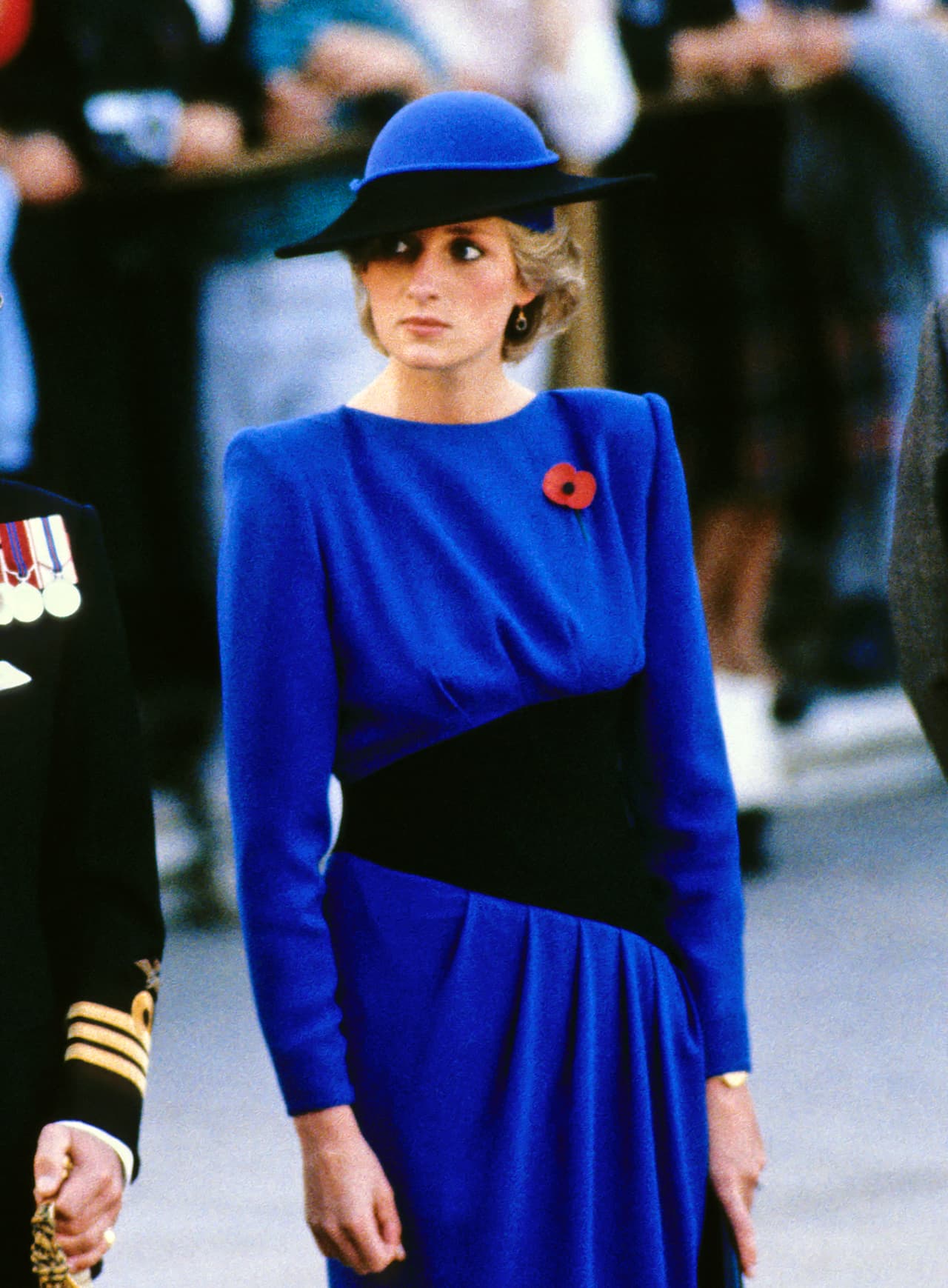 La subasta de las prendas que usó la que fuera princesa de Gales, se llevó a cabo el lunes 17 de junio en Londres.